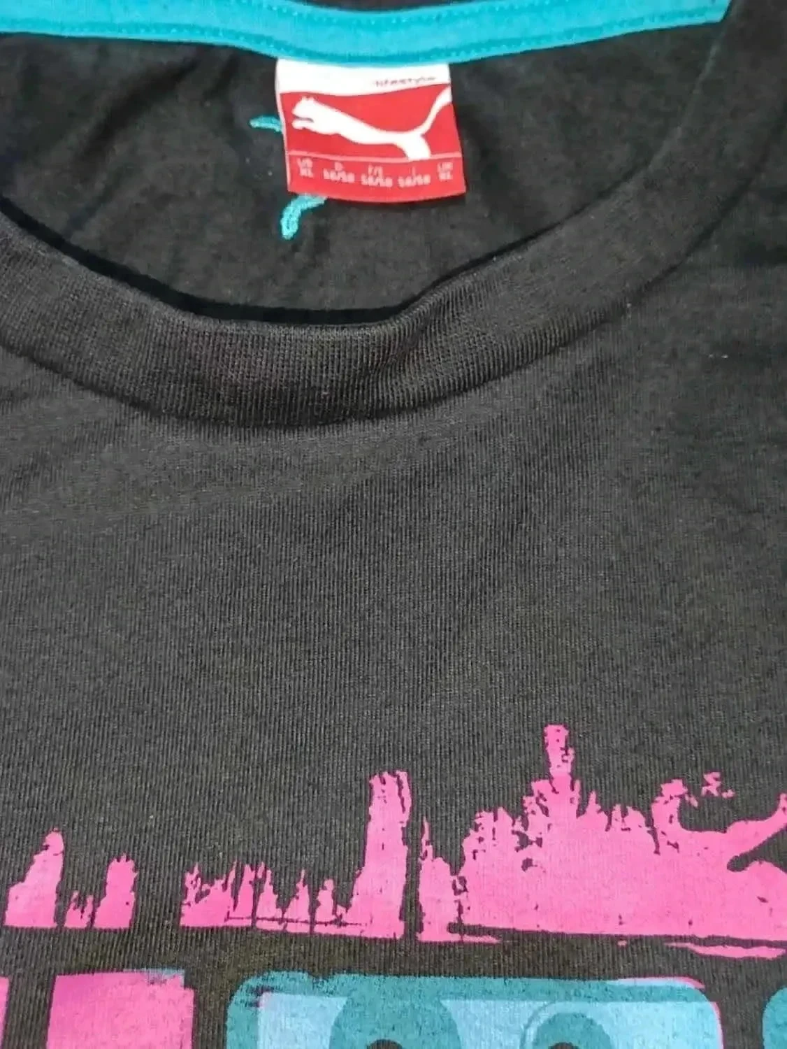 T-shirt Puma XL zwart grafisch ontwerp roze blauw – photo 5